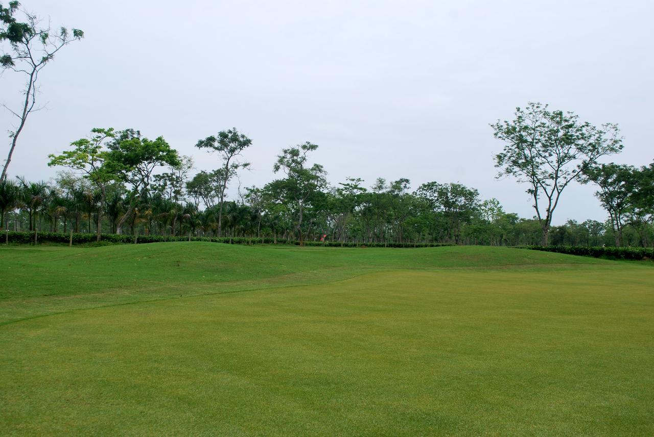 Kaziranga Golf Resort Jorhat Exterior photo